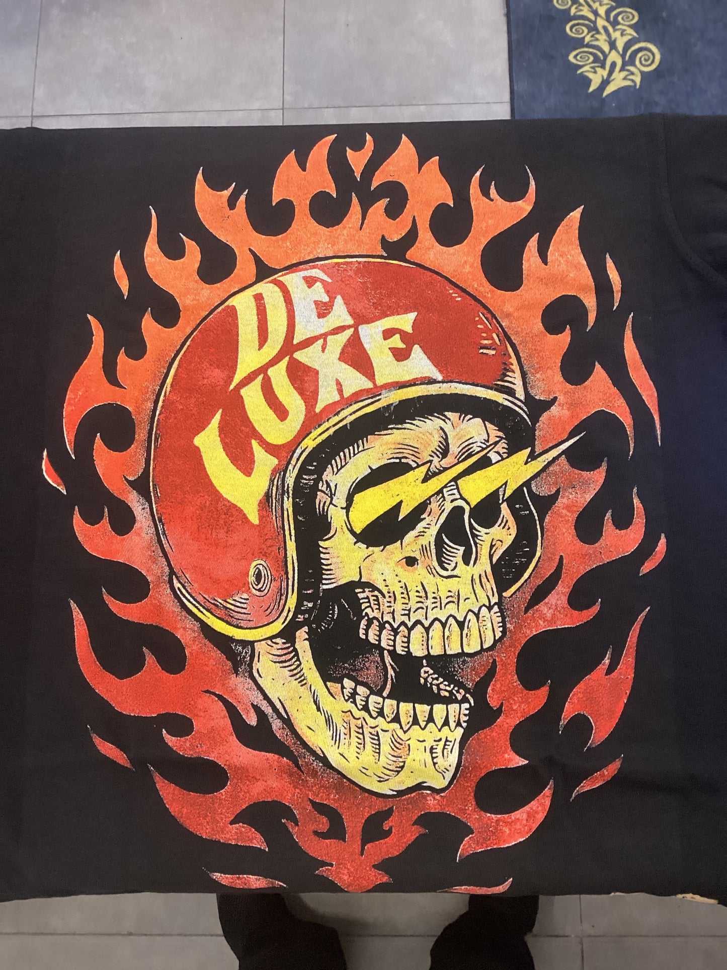 De Luxe pyromaniac skull T