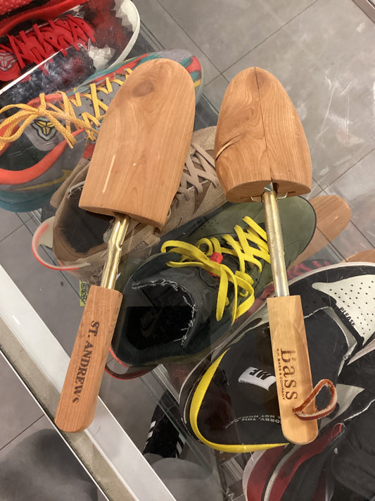 Wooden shoe trees