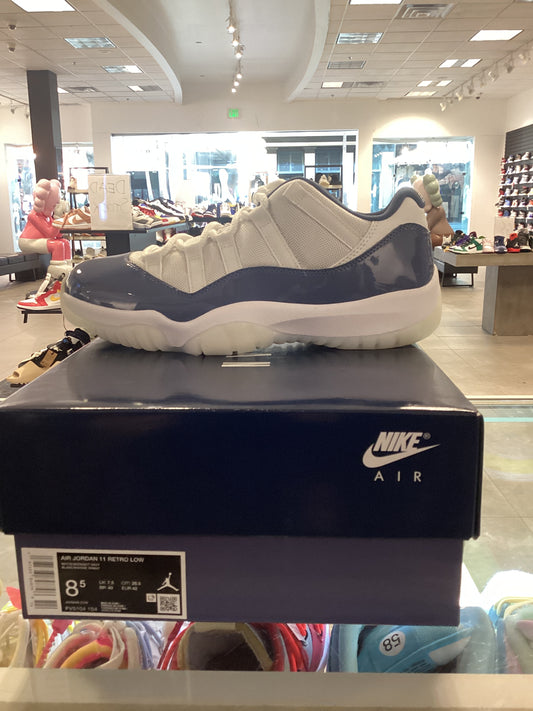 Jordan 11 Low diffused blue