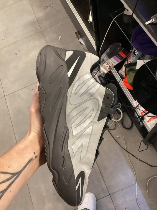 Yeezy 700 MNVN Metallic used