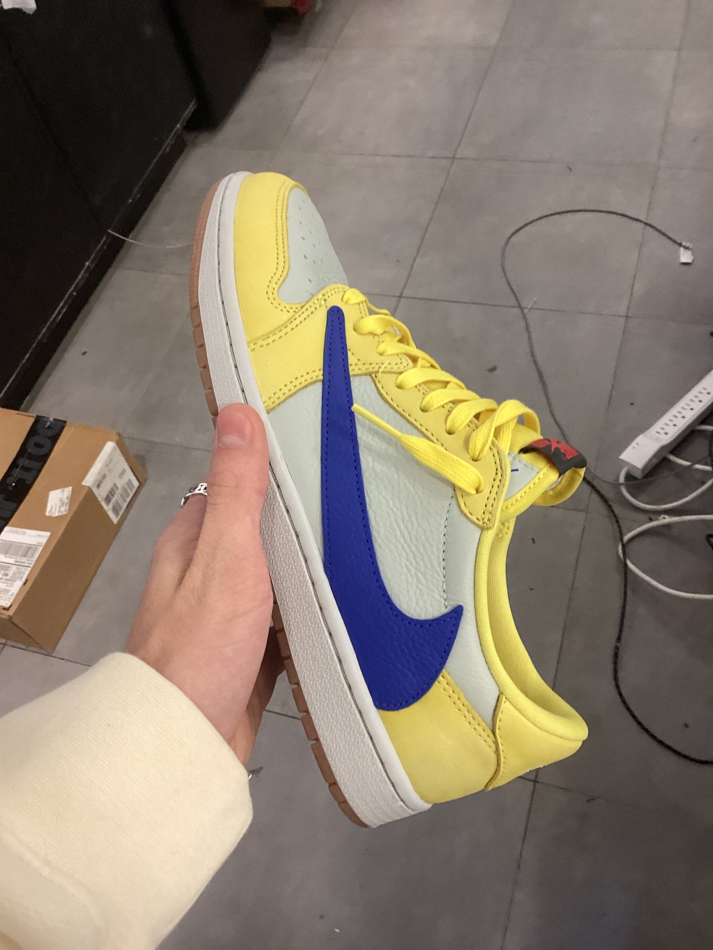 Jordan 1 Low Travis Scott Canary used