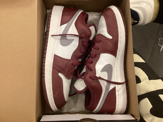 Jordan 1 low Bordeaux gs used