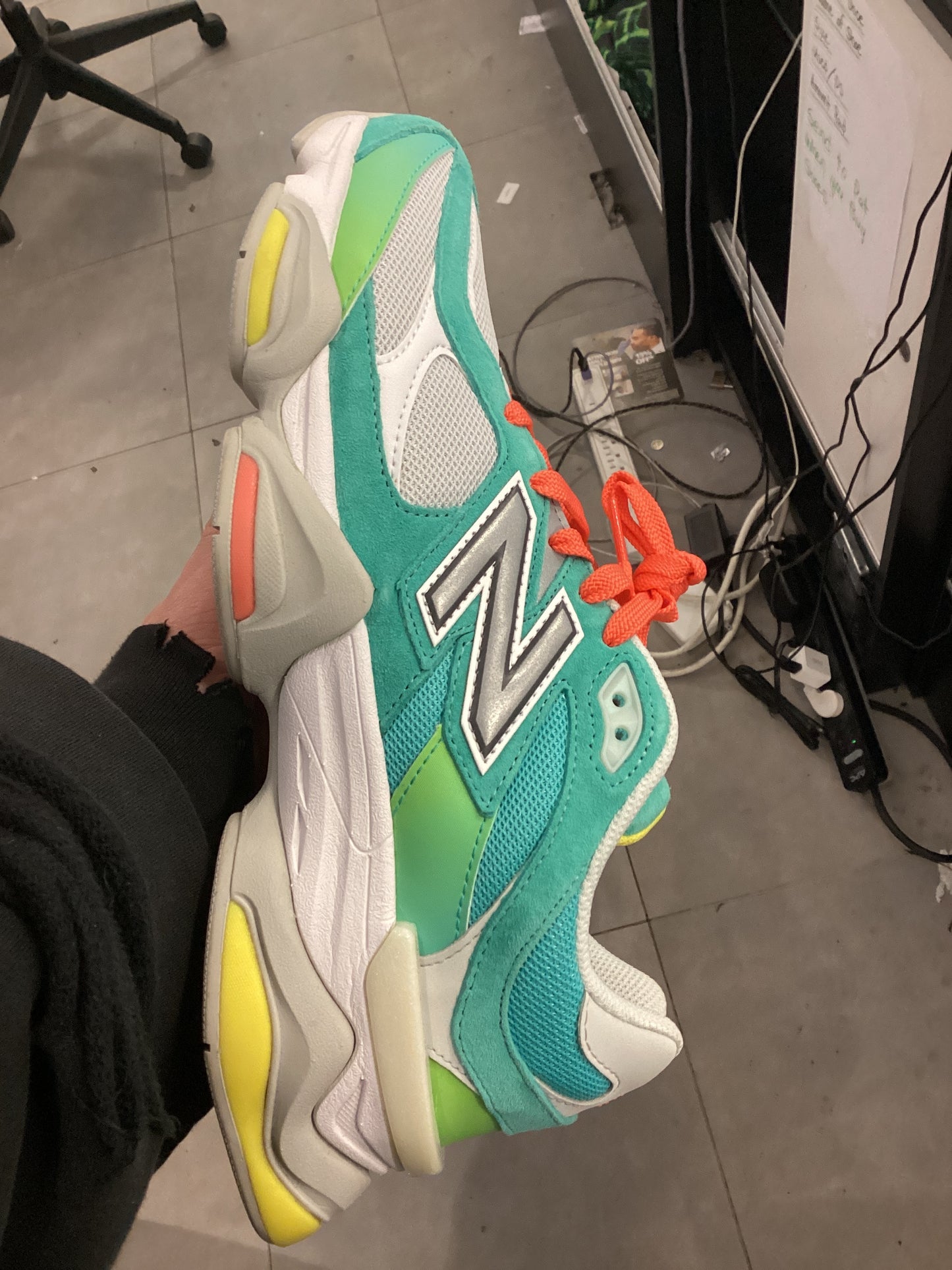 New Balance 9060 DTLR Cyan Burst Used