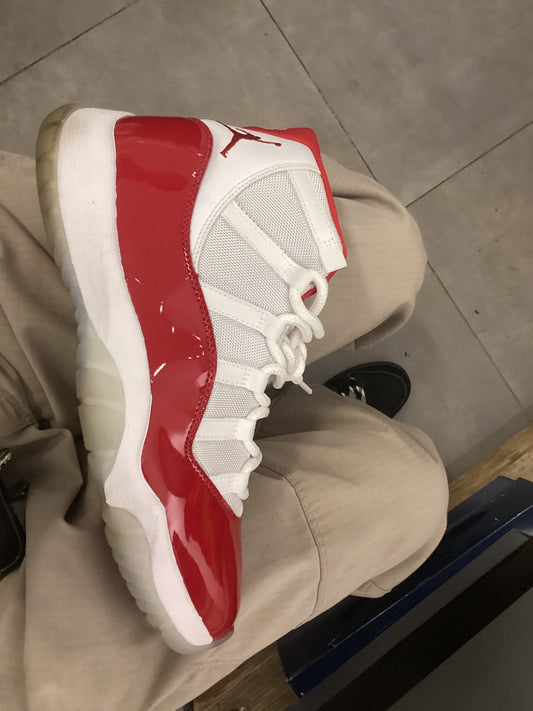 Jordan 11 cherry (used)