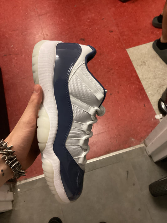 Jordan 11 low diffused blue