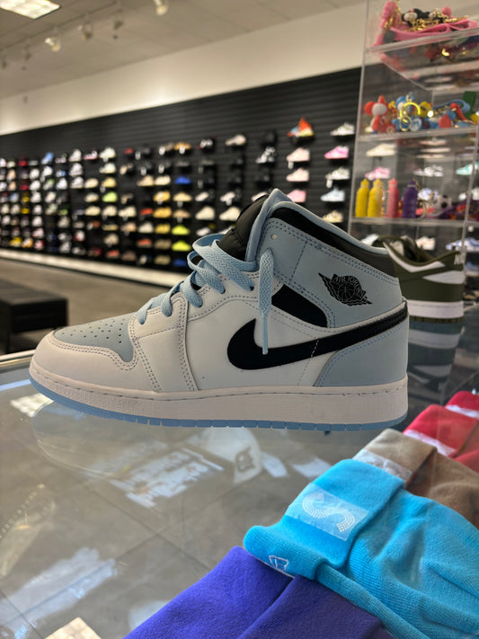 Jordan 1 mid baby blue used no box